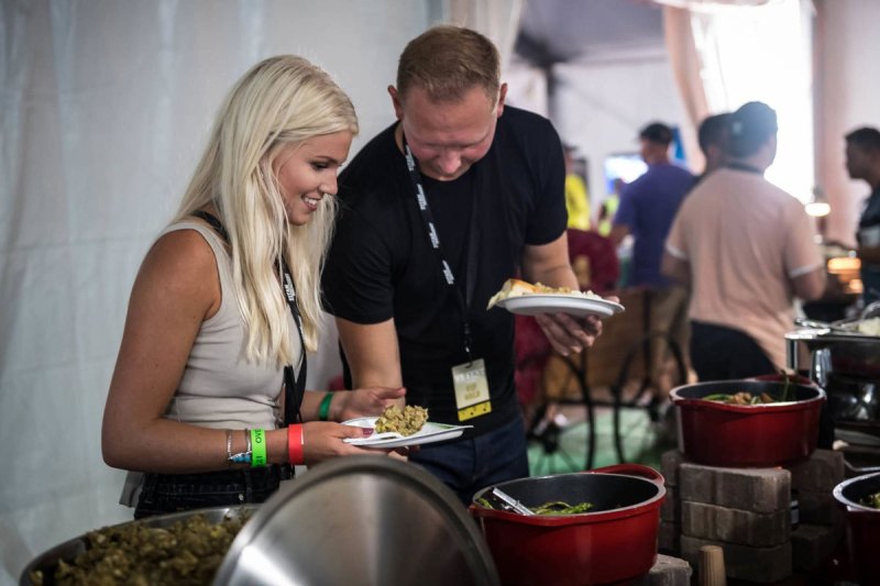 WE-Fest-VIP-Experience-Couple-Food